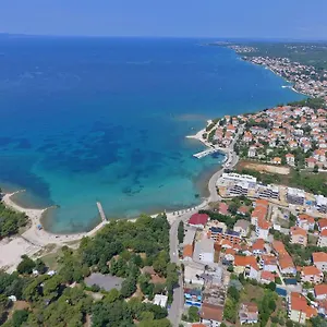 https://rooms-apartment-hegic.hotelinzadar.com